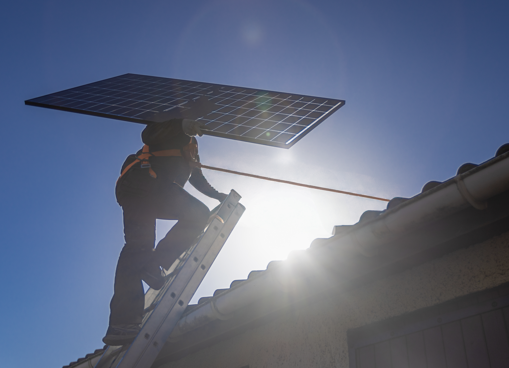 d&eacute;couvrez les aides &agrave; l'autoconsommation solaire pour 2025. profitez des subventions, cr&eacute;dits d'imp&ocirc;t et financements favorisant la transition &eacute;nerg&eacute;tique et r&eacute;duisez vos factures d'&eacute;lectricit&eacute; tout en contribuant &agrave; un avenir durable.