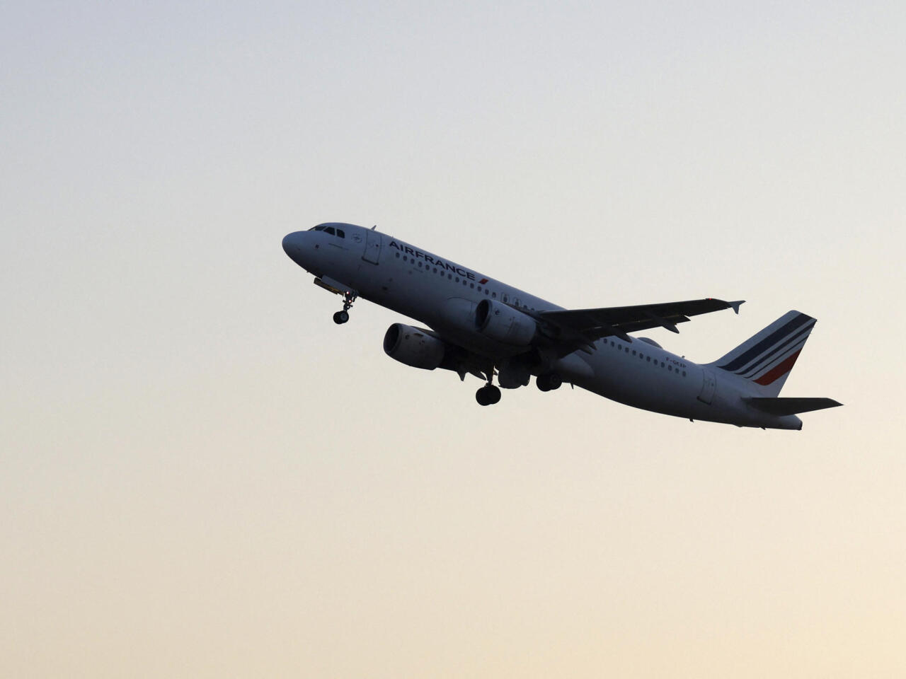 d&eacute;couvrez comment air france-klm s'engage activement pour une aviation durable, en adoptant des pratiques innovantes et responsables pour r&eacute;duire son empreinte carbone tout en pr&eacute;servant la qualit&eacute; de service.