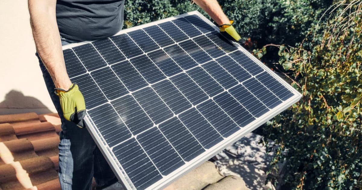 d&eacute;couvrez notre guide complet sur la comparaison des panneaux solaires. analysez les performances, les prix et les caract&eacute;ristiques des diff&eacute;rents mod&egrave;les pour choisir la solution &eacute;nerg&eacute;tique durable qui correspond le mieux &agrave; vos besoins.