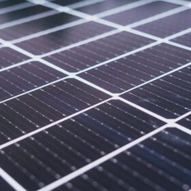 d&eacute;couvrez les derni&egrave;res tendances et innovations dans le secteur de l'&eacute;nergie solaire en france au premier trimestre 2023. analyse compl&egrave;te des investissements, des technologies et des initiatives pour une transition &eacute;nerg&eacute;tique durable.