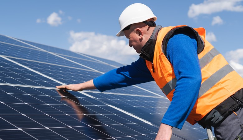 d&eacute;couvrez les d&eacute;marches n&eacute;cessaires pour obtenir votre permis d'installation de panneaux solaires en autoconsommation. optimisez votre consommation d'&eacute;nergie tout en contribuant &agrave; la transition &eacute;cologique gr&acirc;ce &agrave; des panneaux photovolta&iuml;ques adapt&eacute;s &agrave; vos besoins.