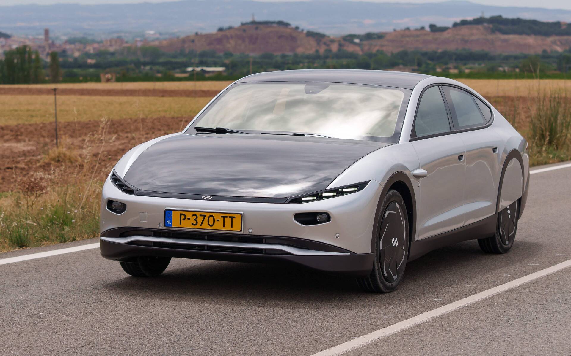 d&eacute;couvrez les avantages de la recharge solaire pour votre voiture. optez pour une solution &eacute;cologique et &eacute;conomique tout en r&eacute;duisant votre empreinte carbone. explorez nos conseils sur les &eacute;quipements et installations pour profiter d'une conduite durable.