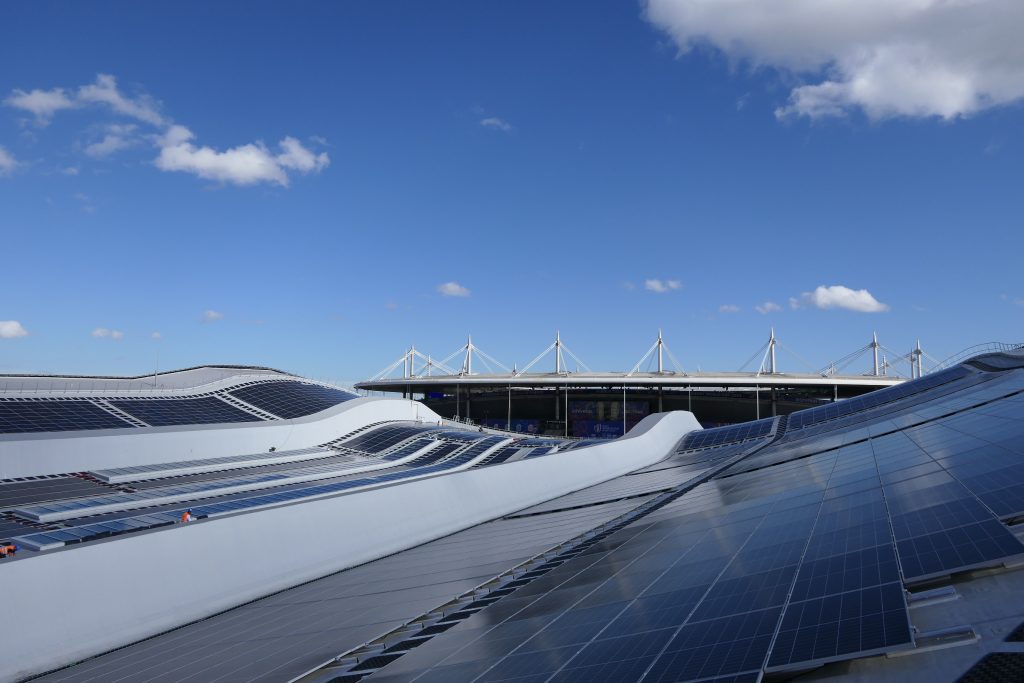 découvrez les dernières avancées en matière de toitures photovoltaïques pour les jo 2024. optimisez votre énergie avec des solutions durables et innovantes, alliant performance et respect de l'environnement pour un héritage sportif durable.