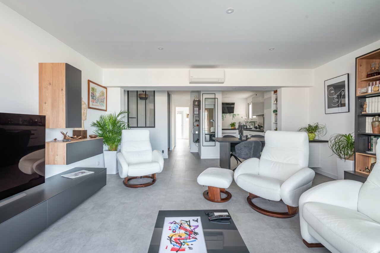 d&eacute;couvrez nos conseils essentiels pour r&eacute;ussir la r&eacute;novation de votre appartement et transformer votre espace en un lieu moderne, confortable et personnalis&eacute;.